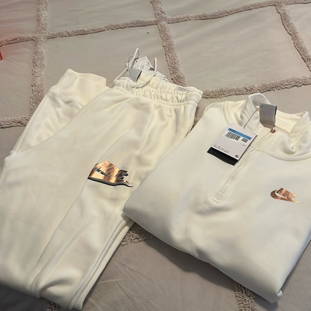 Nike woman’s track suit ivory. Brand new and never worn. Tags still on
